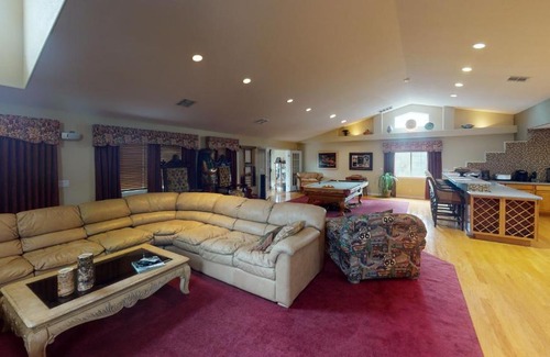 Tyrone House | Exquisite Mountain Mansion West Wing