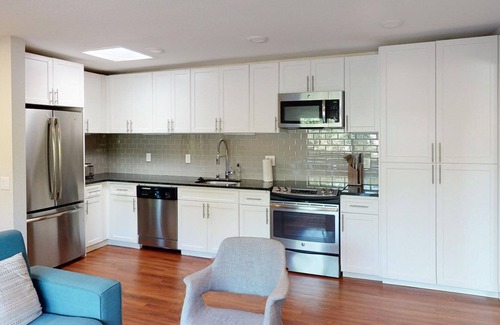 Mountain View Apartment | Exquisite Mountain View 1BR w/Pool, nr Groceries & Cafes, by Blueground