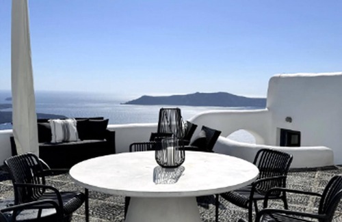Imerovigli Villa | Exquisite Santorini Villa | Villa Kamelot | 3 Bedrooms | Spectacular Aegean Sea.