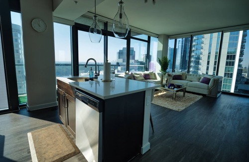 North Buckhead Apartment | Exquisite Sky View of Atlanta nLuxury Downtown Highrise Apartment/Views, Dining