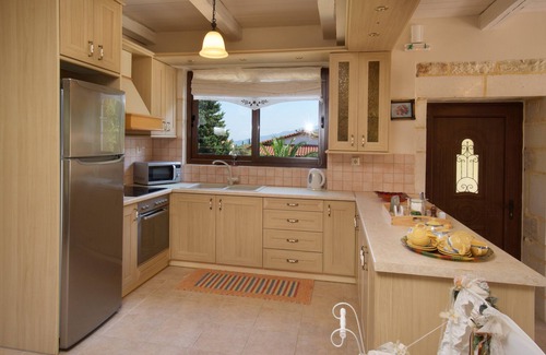 Logarata Villa | Exquisite Villa with Private Pool, Garden, Billiards, quiet, rural location