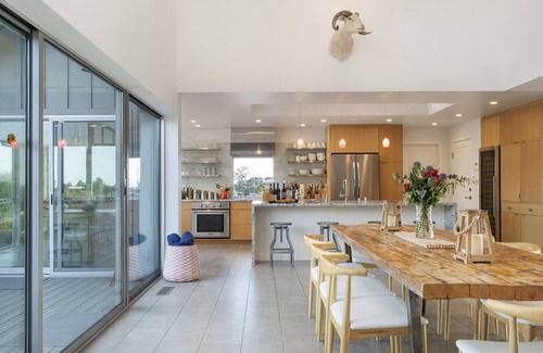 Sonoma House | Exquisite Vineyard Estate + Pool. 5 Star Resort Setting