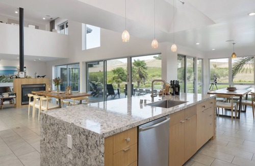 Sonoma House | Exquisite Vineyard Estate + Pool. 5 Star Resort Setting