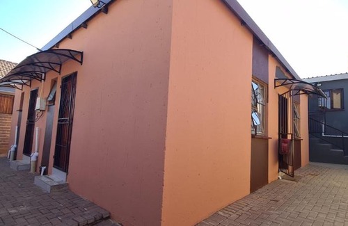 Greater Johannesburg Metropolitan Area Cabin | Ext4 Guest house