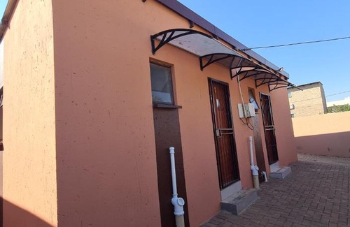 Greater Johannesburg Metropolitan Area Cabin | Ext4 Guest house