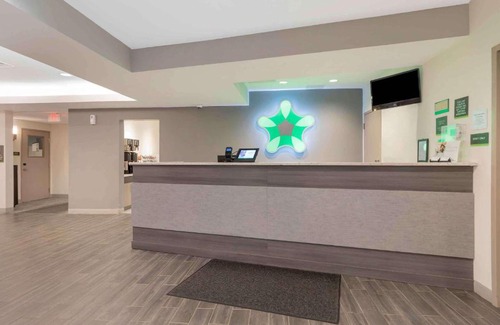 Greenville - Spartanburg Hotel | Extended Stay America Premier Suites - Greenville - Woodruff Road