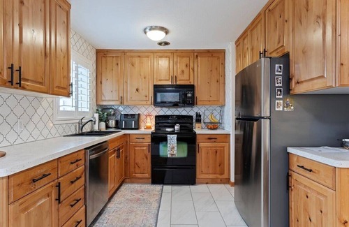 Ogden House | Extended stay work from home detached office 3-bedroom house in Ogden WiFi.