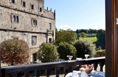 Santillana del Mar Apartment | Extra Large Suite with jacuzzi