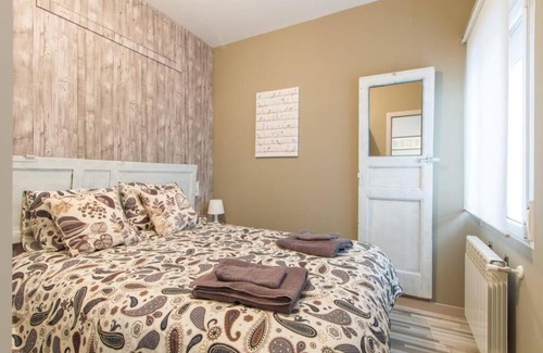 Moncloa-Aravaca Apartment | Extraordinario Apartamento en Palacio Real - Centro Calle ilustración by Batuecas