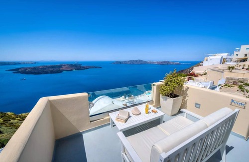 Firostefani Villa | Extraordinary Santorini Villa | Villa Wisely | 1 Bedroom Suite