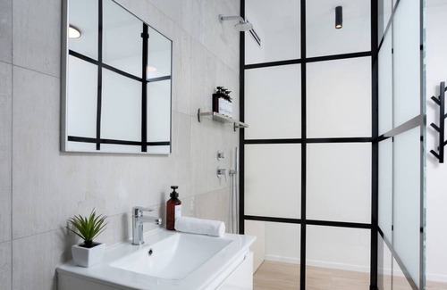 Tel Aviv Apartment | Extravagant 3BR & Jacuzzi by HolyGuest