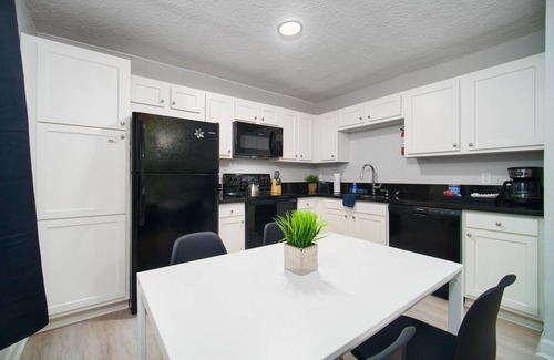 Oak Haven Apartment | ~[F] River Bank Repose Sleeps 6 Private Units~