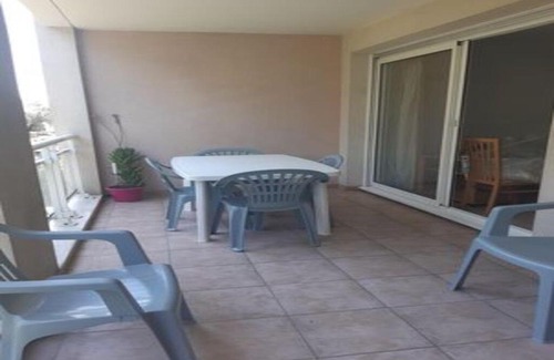 Mandelieu-La-Napoule Apartment | F1 Climatisé Terrasse 15 m² plage à pied