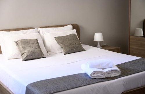 Msida House | F11 Room 1, Private double room with private bathroom in shared Flat