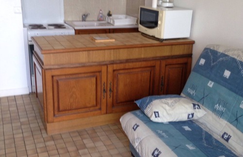 Bernieres-sur-Mer Apartment | F2 + GARDEN - 4/5 PEOPLE, FACING AND DIRECT ACCESS TO THE SEA (week and W-End)