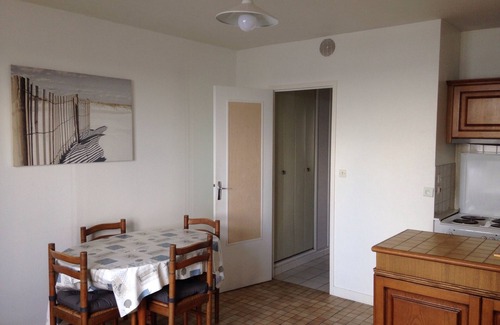 Bernieres-sur-Mer Apartment | F2 + GARDEN - 4/5 PEOPLE, FACING AND DIRECT ACCESS TO THE SEA (week and W-End)