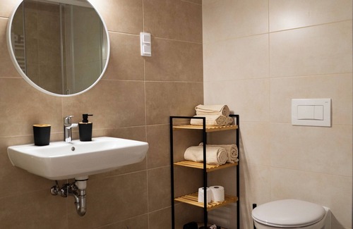 Nepszinhaz negyed Apartment | f5 studio Budapest 211 - is a stylish apartment located in the downtown