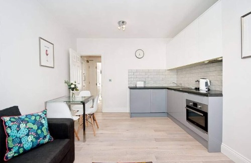 Soho Apartment | F6G Soho 1 Bed with Sofa bed and Wifi sleeps 3
