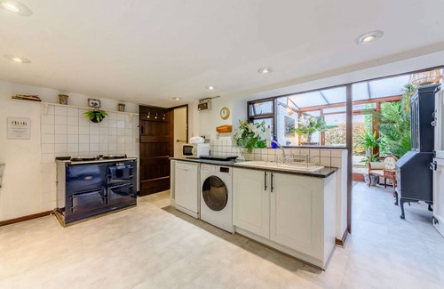 Childswickham Cottage | Family friendly period holiday cottage in the Cotswolds - Summer Hayes