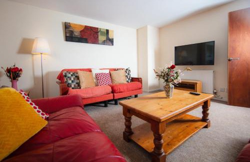 Pleasance Apartment | Fab Arthur Seat Views, Old Town Apartment