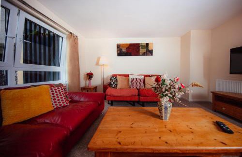 Pleasance Apartment | Fab Arthur Seat Views, Old Town Apartment