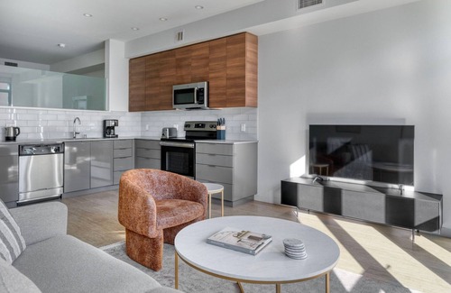 Southwest Berkeley Apartment | Fab Berkeley 1BR w/Rooftop & Gym, nr Coffee & Shops, by Blueground