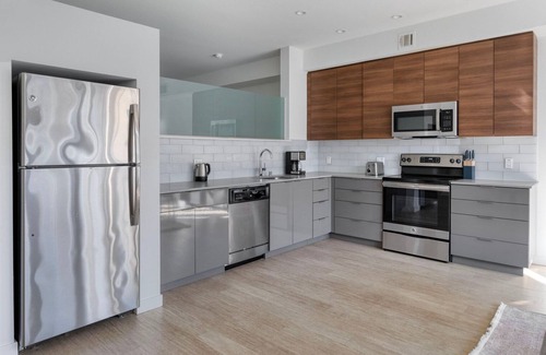 Southwest Berkeley Apartment | Fab Berkeley 1BR w/Rooftop & Gym, nr Coffee & Shops, by Blueground