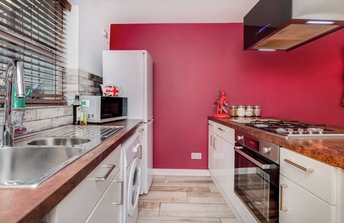 Kemptown House | Fab city centre pad within the busy and vibrant Kemp Town area of Brighton with sea views.