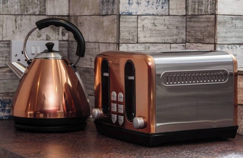 Kemptown House | Fab city centre pad within the busy and vibrant Kemp Town area of Brighton with sea views.