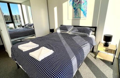 Phillip Apartment | Fab in Phillip - 2bd 2bth Apt - Close to CBR Hospital