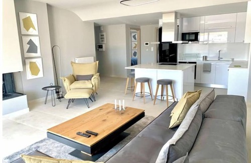 Athens City Centre Apartment | Fab New Flat in Central Athens w/Acropolis Views