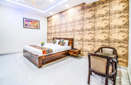 Lucknow Hotel | FabExpress Elysian Grand - 3 kms from Chaudhary Charan Singh International Airport Lucknow