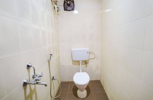 Royapettah Hotel | Fabexpress Lloyds Inn I