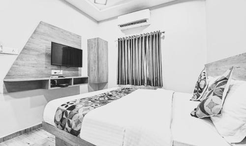 Ahmedabad Hotel | FabHotel Gokul Villa