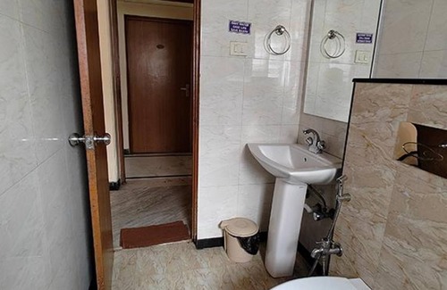 Alandi Hotel | Fabhotel Ramesh Inn