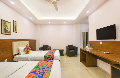 Dwarka Hotel | Fabhotel Silver Oak Bnb