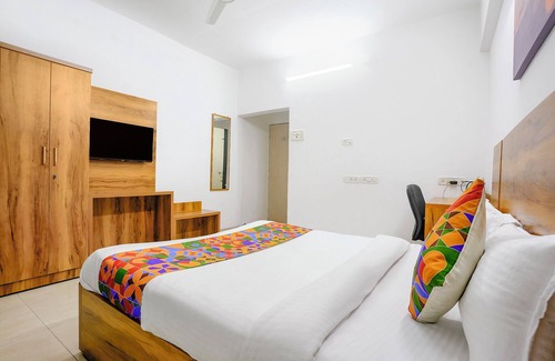 Kopar Khairane Hotel | Fabhotel Wellax 24 Service Apartments