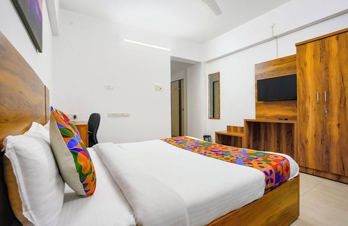 Kopar Khairane Hotel | Fabhotel Wellax 24 Service Apartments