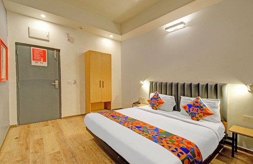 Hyderabad Hotel | Fabhotel White Ridge Shivam