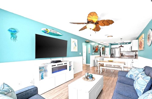 Orange Beach Condo | Fabulous 2-bedroom/2 bathroom condo beachside near Flora-Bama