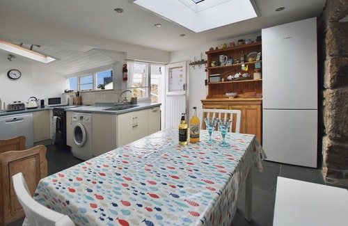 St Ives Cottage | Fabulous 3 Bed Cottage With Parking And Garden Overlooking Porthgwidden Beach