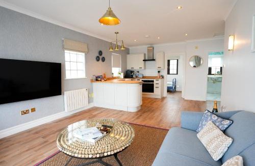 Longrock Apartment | Fabulous 3-bedroom home across St Michaels Mount
