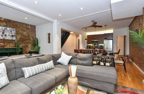 Ukrainian Village Apartment | Fabulous 5-bedroom Townhouse with Patio Terrace in vibrant New York