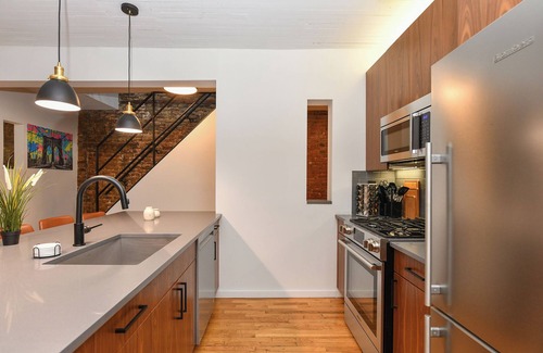 Ukrainian Village Apartment | Fabulous 5-bedroom Townhouse with Patio Terrace in vibrant New York