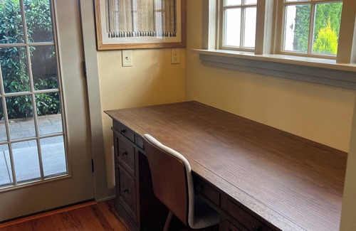 Market District Cottage | Fabulous Bungalow, 1 block from 5th Street Market
