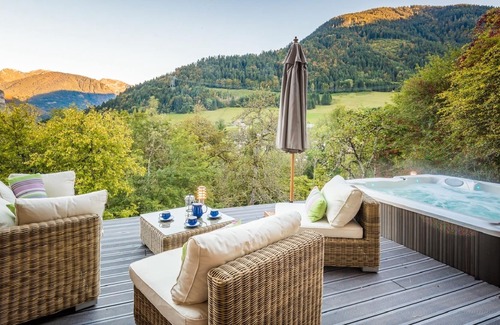 Seytroux Ski Chalet | Fabulous Living with Jacuzzi/Sauna and specatcular views Nr Morzine.