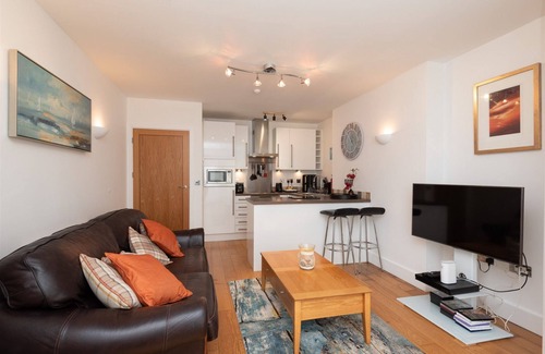 West Looe House | Fabulous modern apartment with sensational views.