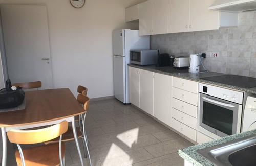 Paphos Apartment | FABULOUS SPACIOUS 2 BEDROOM PENTHOUSE APARTMENT, VIEWS, WIFI,nBEACH, GREAT VALUE