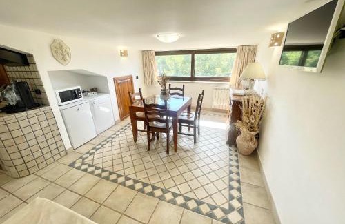 Montefiascone Villa | Fabulous villa on Umbrian hill overlooking lake - sleeps 24 - Pool and Jacuzzi