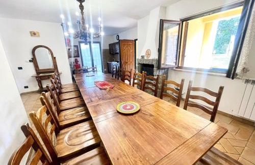 Montefiascone Villa | Fabulous villa on Umbrian hill overlooking lake - sleeps 24 - Pool and Jacuzzi